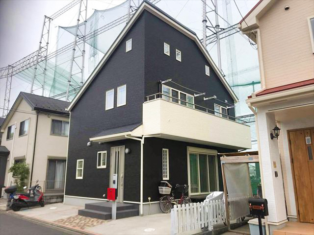 黒い外壁