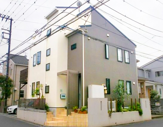 グレーの外壁